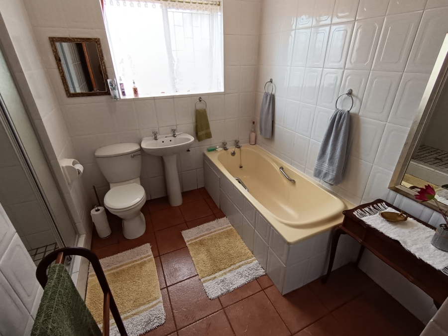 3 Bedroom Property for Sale in Jeffreys Bay Central Eastern Cape